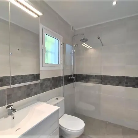 Beautiful 4 Bedroom Town House In Punta Lara *