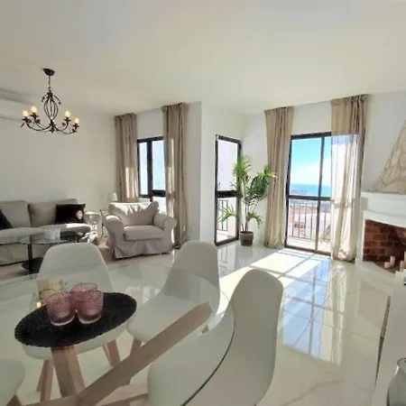 Beautiful 4 Bedroom Town House In Punta Lara Holiday home *
