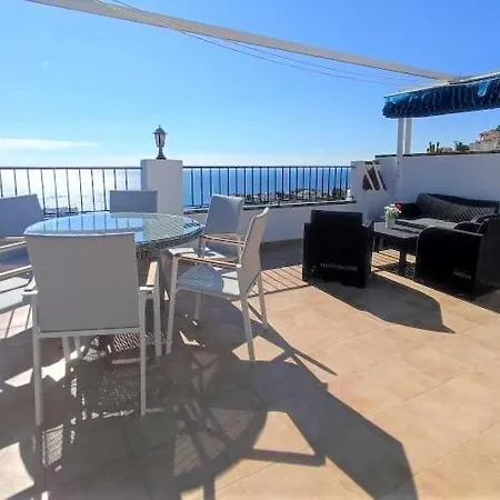 Beautiful 4 Bedroom Town House In Punta Lara *