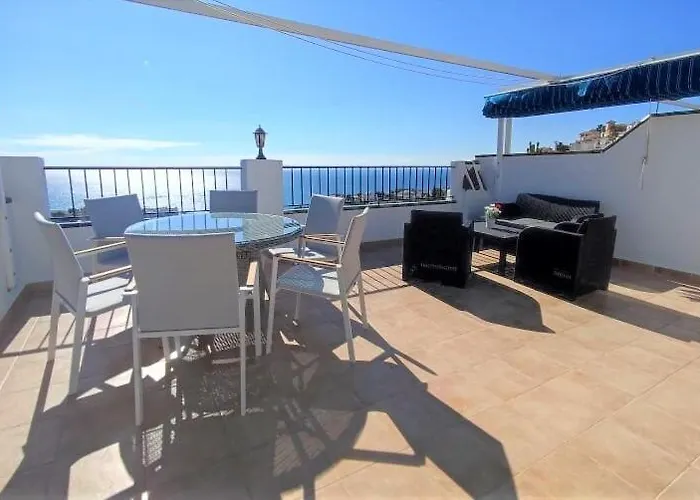 Beautiful 4 Bedroom Town House In Punta Lara *