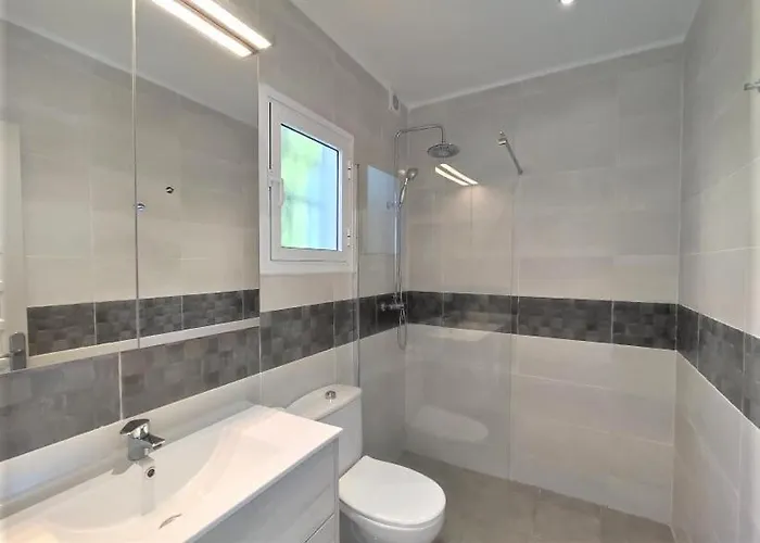 Beautiful 4 Bedroom Town House In Punta Lara *