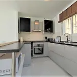 Beautiful 4 Bedroom Town House In Punta Lara بيت للعطل