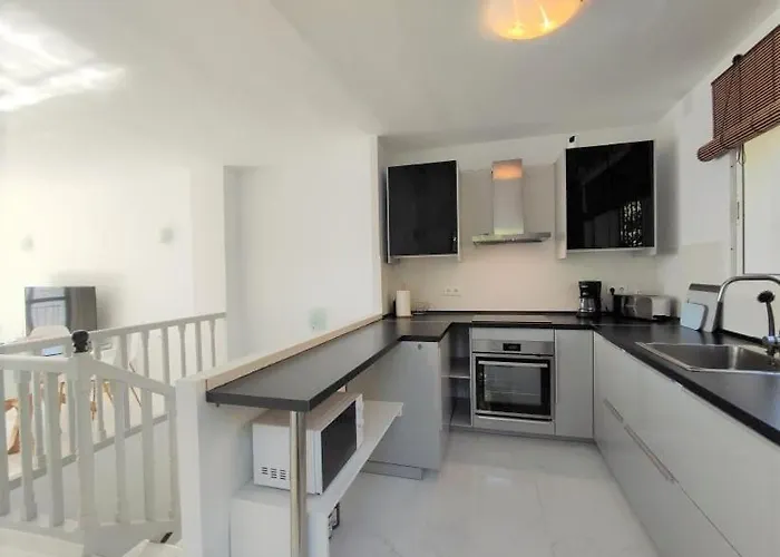 Beautiful 4 Bedroom Town House In Punta Lara *