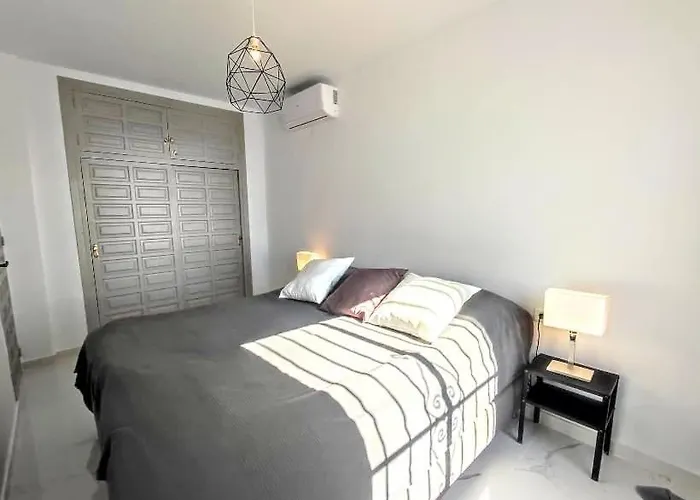 Дом отдыха Beautiful 4 Bedroom Town House In Punta Lara Нерха