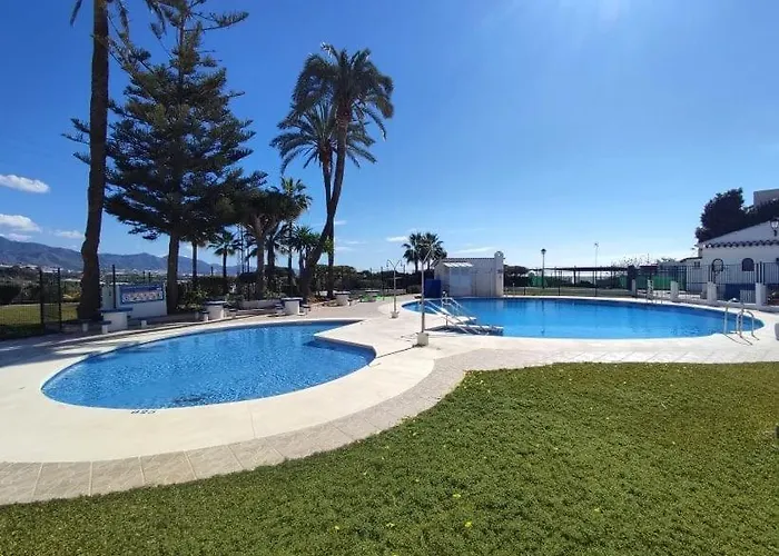 Beautiful 4 Bedroom Town House In Punta Lara * Нерха